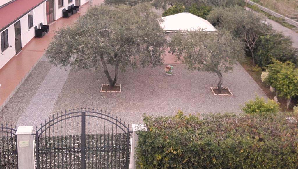 B&B Il Giardino Di Zefiro Gioiosa Marea Exterior foto