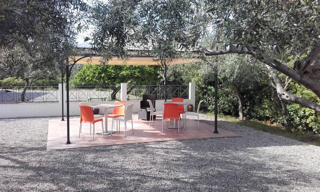 B&B Il Giardino Di Zefiro Gioiosa Marea Exterior foto