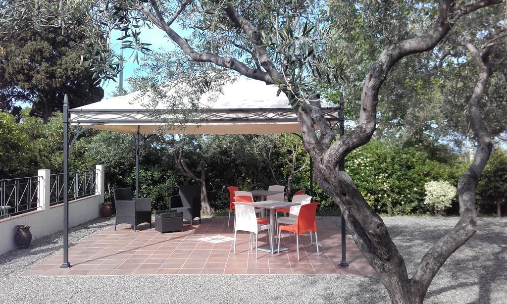 B&B Il Giardino Di Zefiro Gioiosa Marea Exterior foto